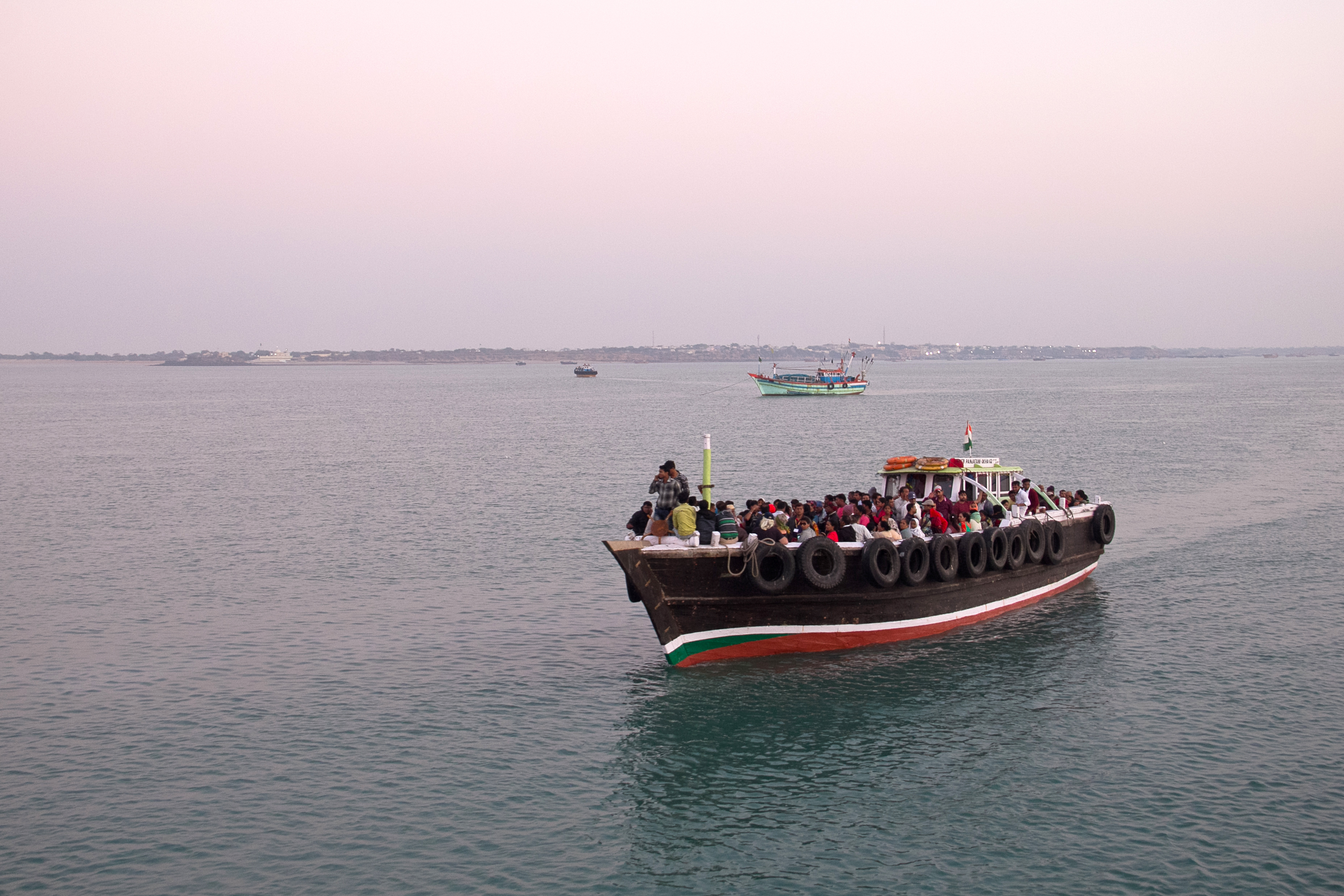 Dwarka_Boats%20to%20Bet%20Dwarka%201.jpg?profile=RESIZE_710x