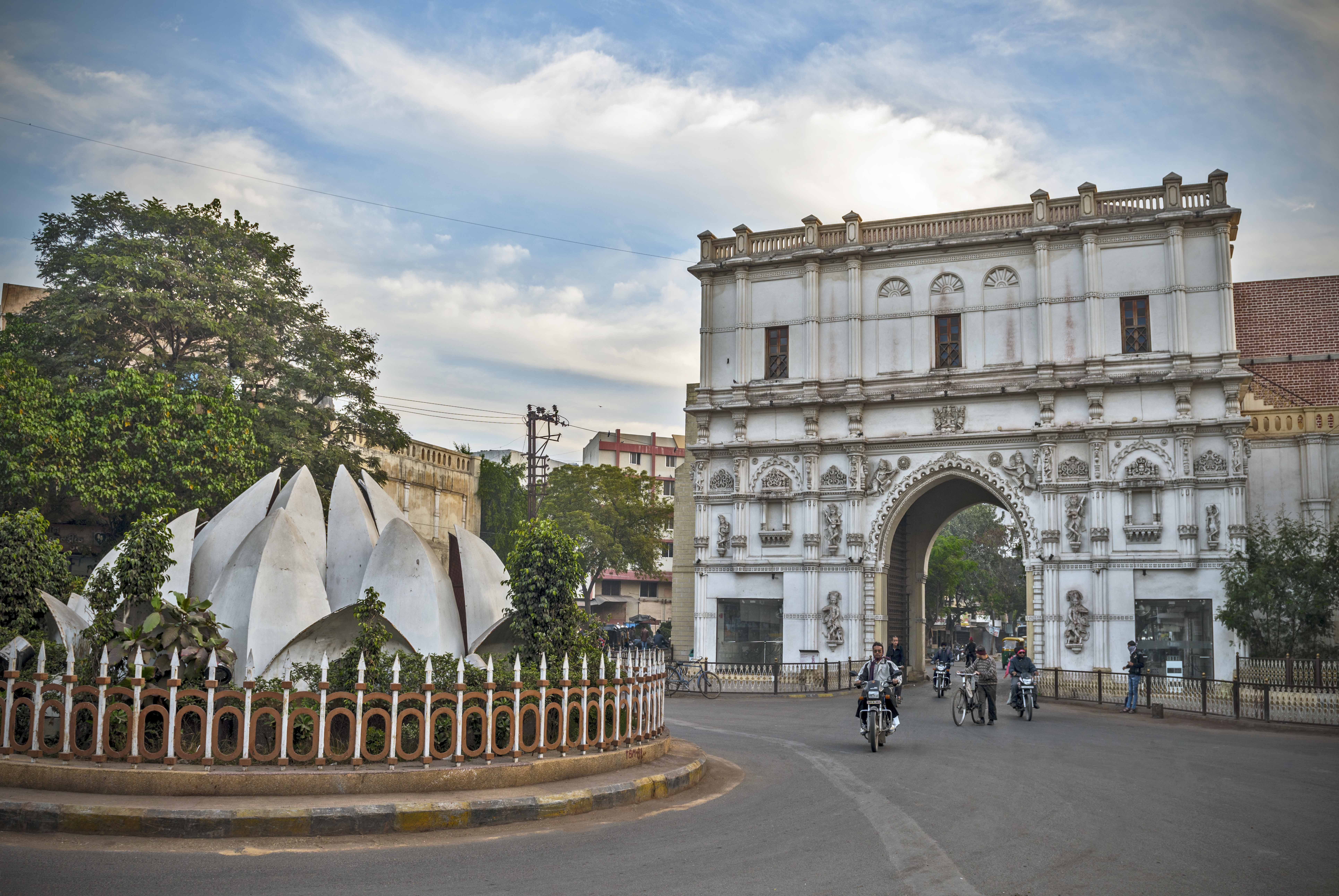 Khambaliya Gate