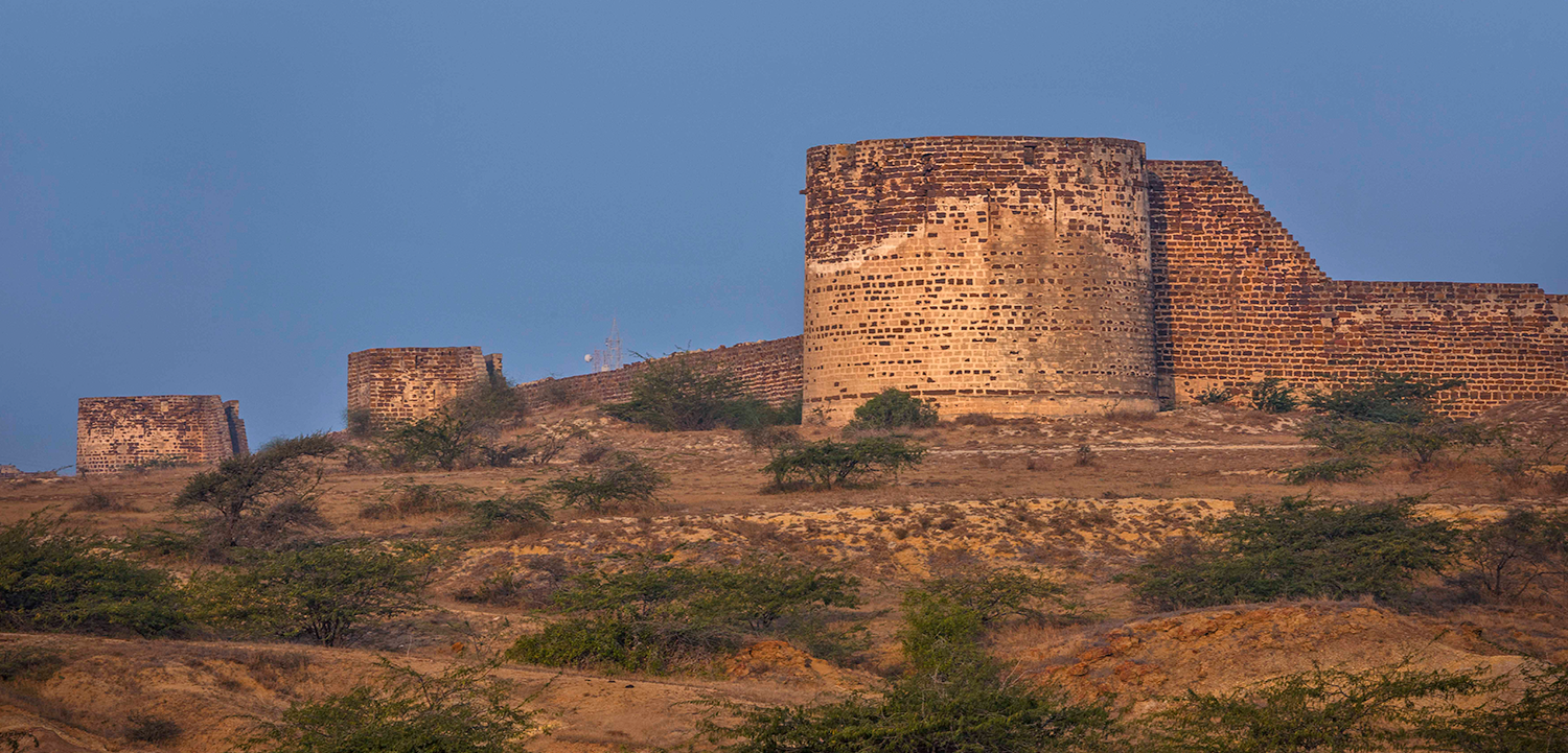 Lakhpat-Fort-2.jpg?profile=RESIZE_710x
